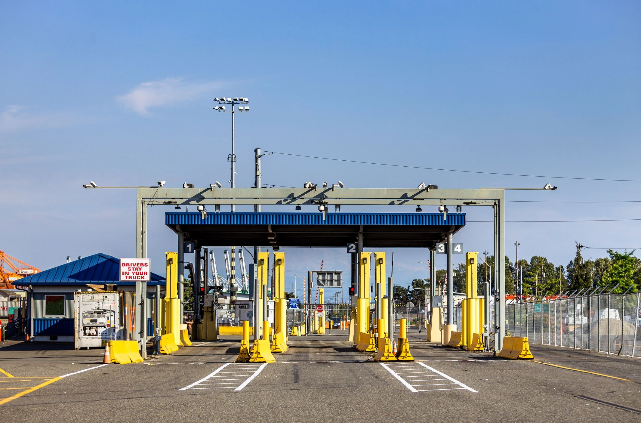 Gateway for cargo trucks at a container terminal
